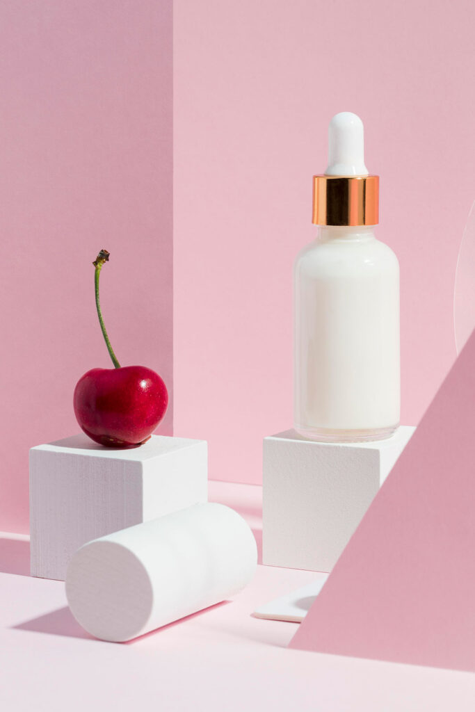 Kreatywna fotografia produktowa - aranżacja produktu z rekwizytami